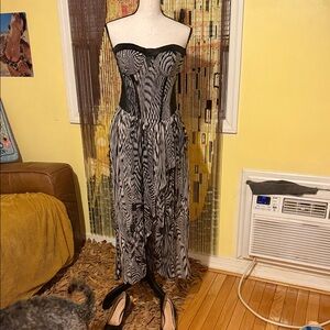 bebe Monochrome Strapless Dress